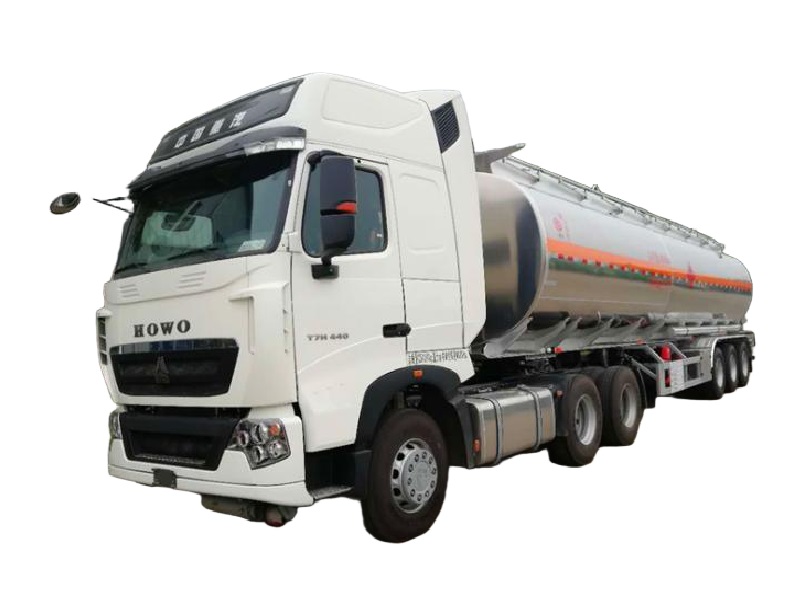 豪沃半挂40-45立方运油车 